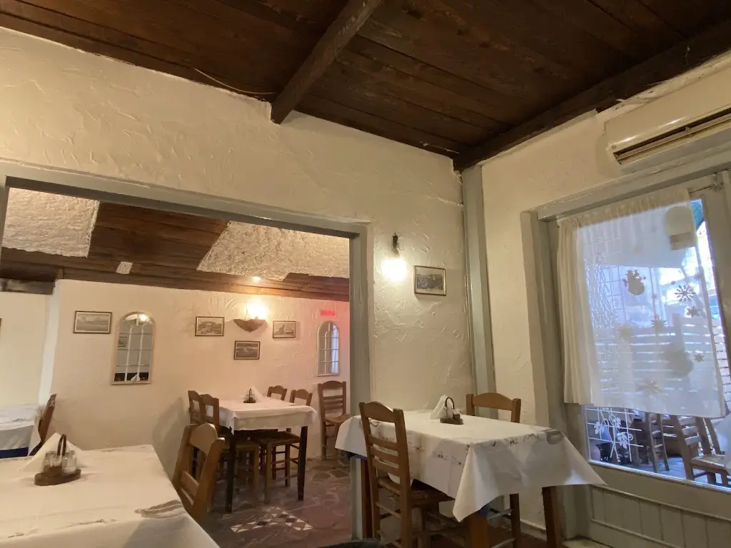Ανήλιο Ουζερί-ταβέρνα Restaurant in Políchni