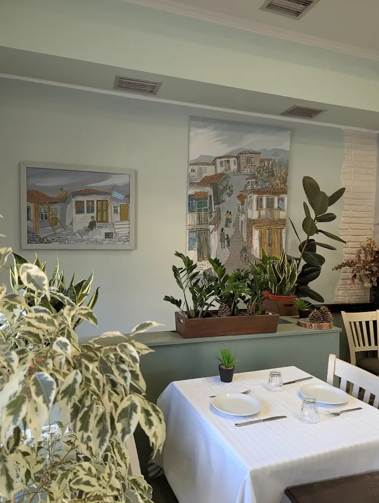 Apostolēs Restaurant in Polýgyros