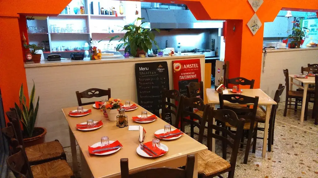 Oinopátheia Restaurant in Dhafní