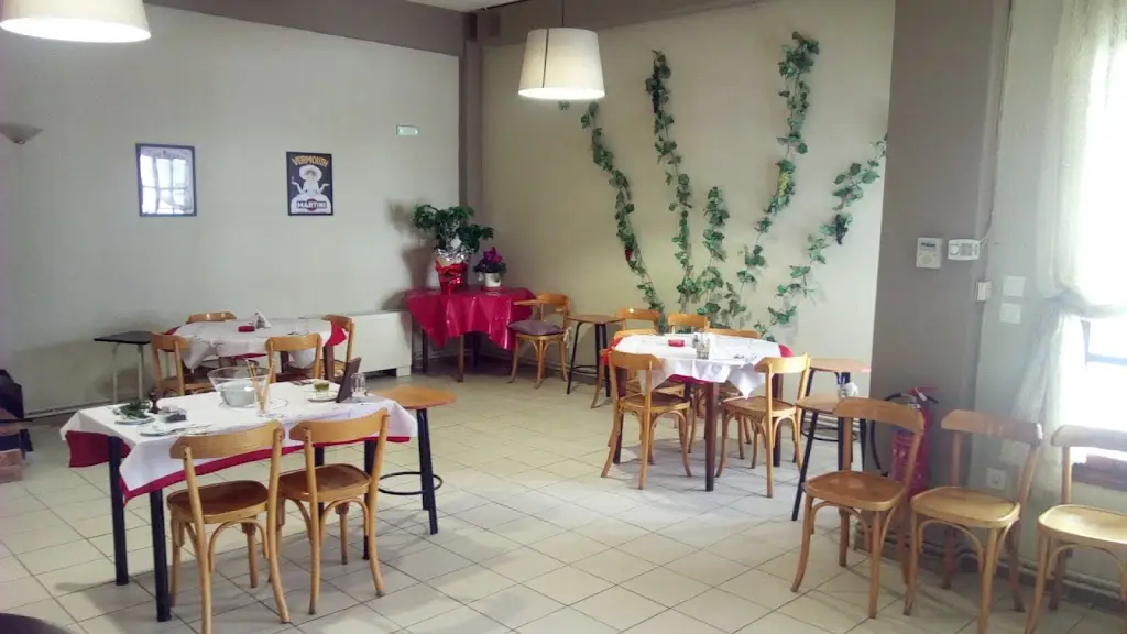 Tsipouromperdemata Restaurant in Polýgyros