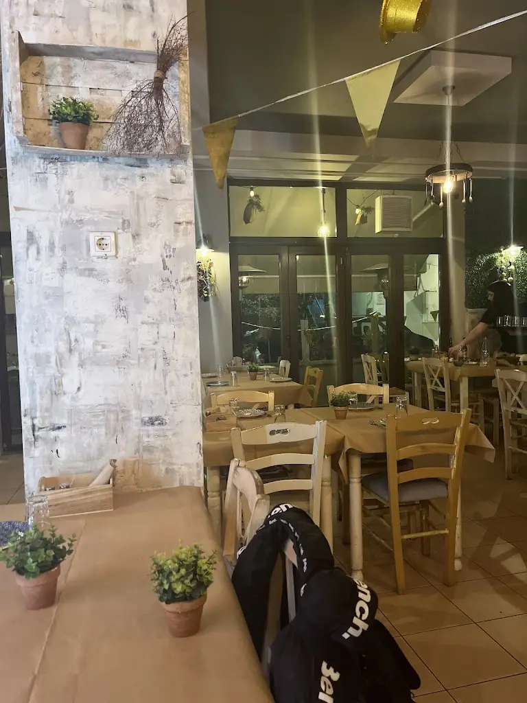 Nandia Fytraki_Petrino Pilaia Tavern_Pylaía_Bewertung