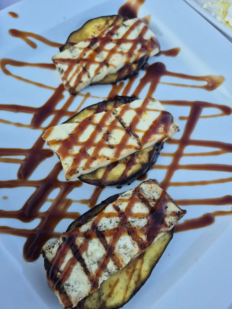 Ana Deskova_Damu Restaurant_Sárti_review