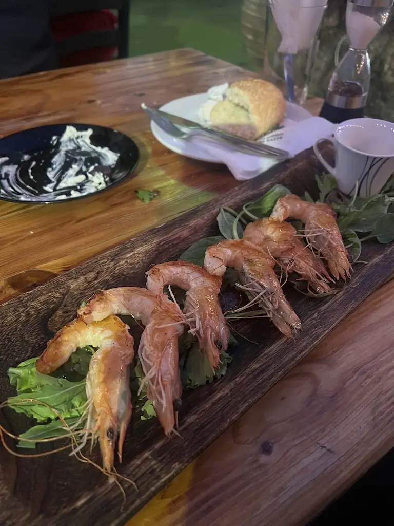 Molnár Dia_Emmanuel's Beer House Tavern_Sárti_avis