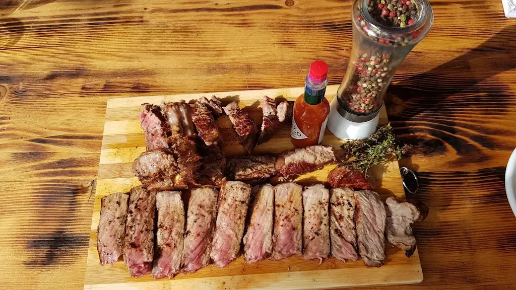 Emmanuel's Beer House Tavern_Sárti_slider_image_3