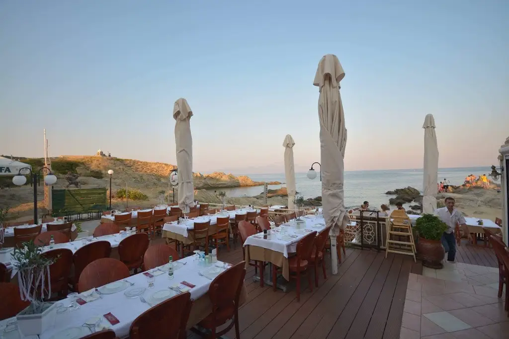 Ta Vrahakia_Sárti_slider_image_1