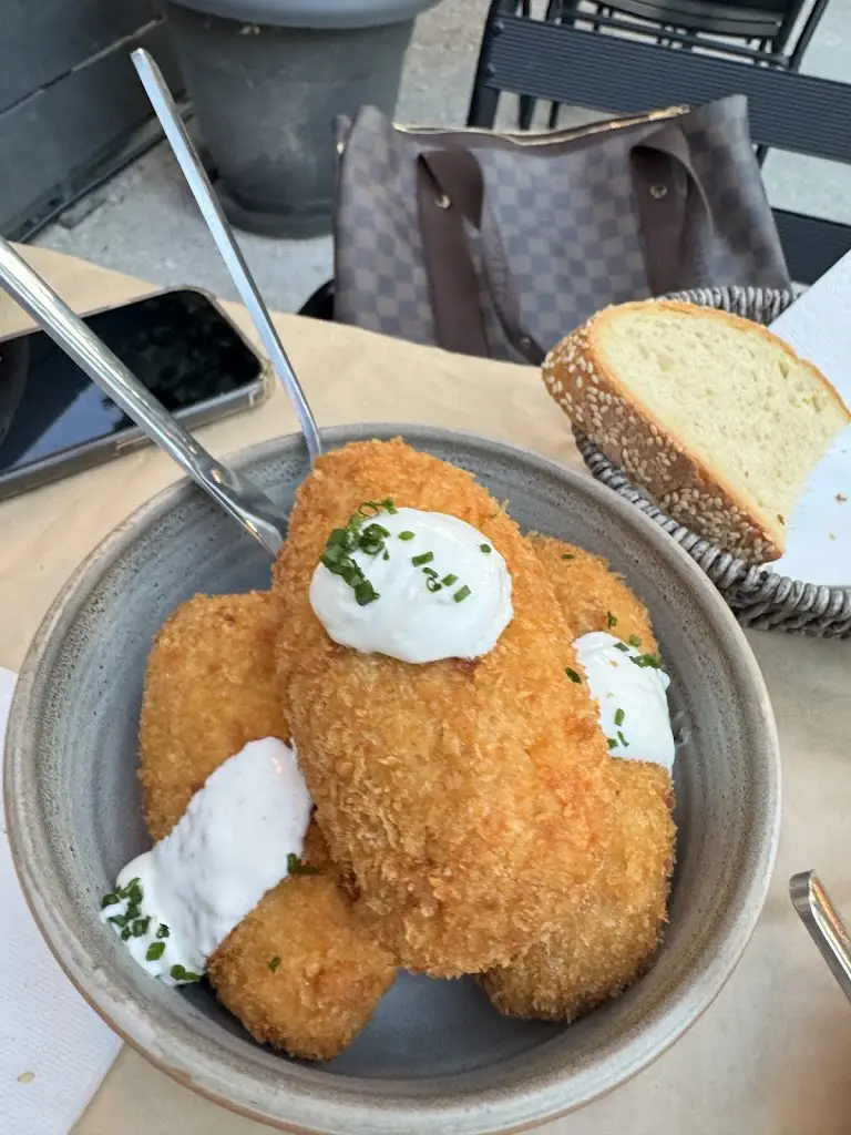 Aquila_Alisachni local cuisine_Ekáli_Bewertung