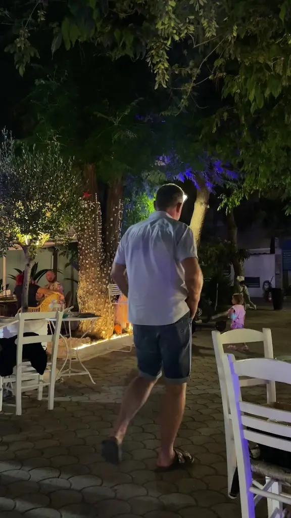 Iryna Loshakova_Lauer House_Sárti_review