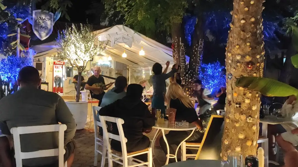 Lauer House_Sárti_slider_image_2