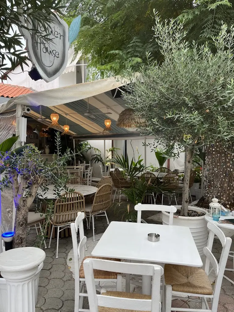 Lauer House_Sárti_slider_image_3