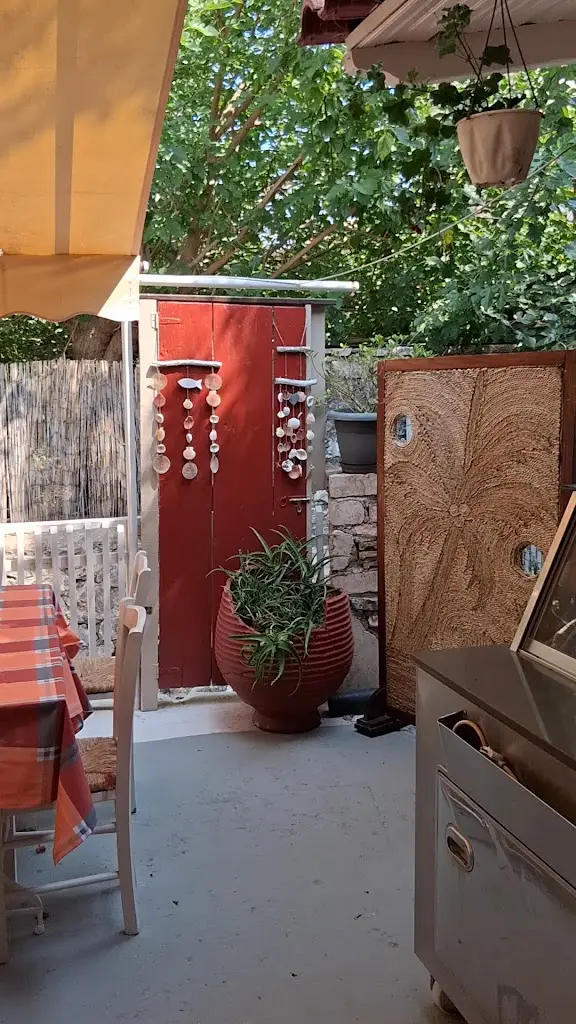 Taverna Antoni_Skoútari_slider_image_2