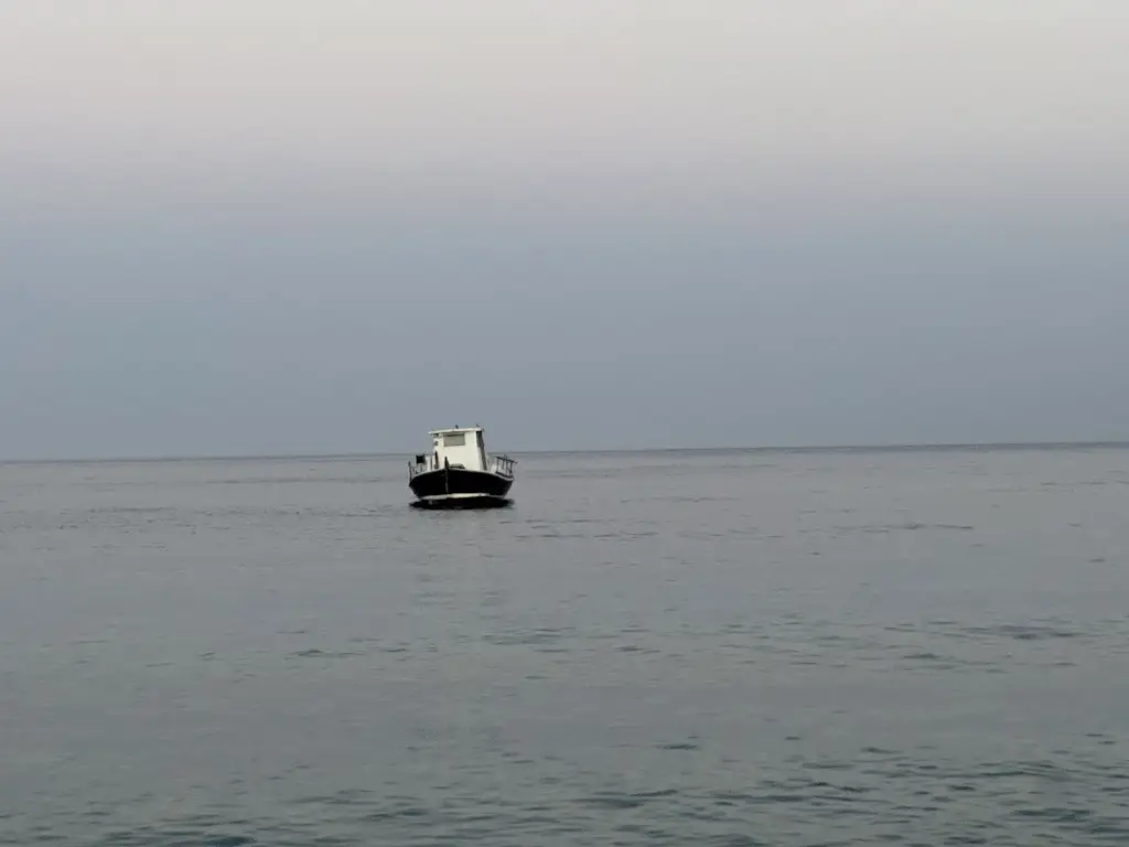 Ales Filipcic_Ψαροταβέρνα Κατσικάρος_Skoútari_reseña