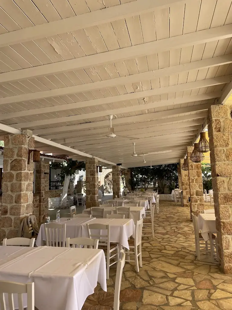 Kalamakia Tavern_Skoútari_slider_image_3