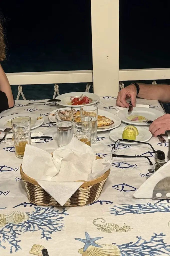 Menu_Ψαροταβέρνα Δεμέστιχας_Skoútari_image_9