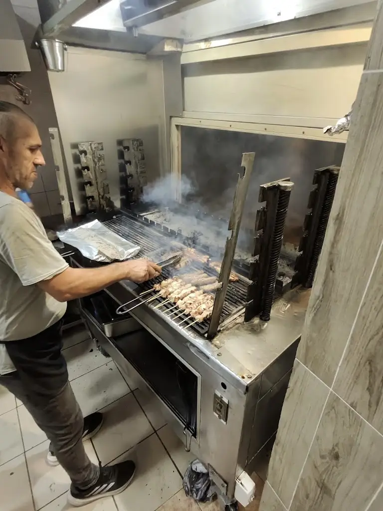 Giannis Gouveros_Η Πλατεία_Sidirókastro_Bewertung