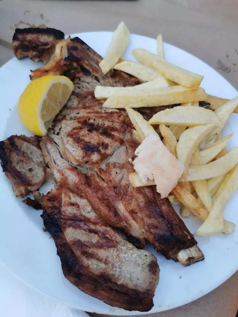 Nefeli k_ΜΑΥΡΟΣ ΓΑΤΟΣ_Erythrés_Bewertung