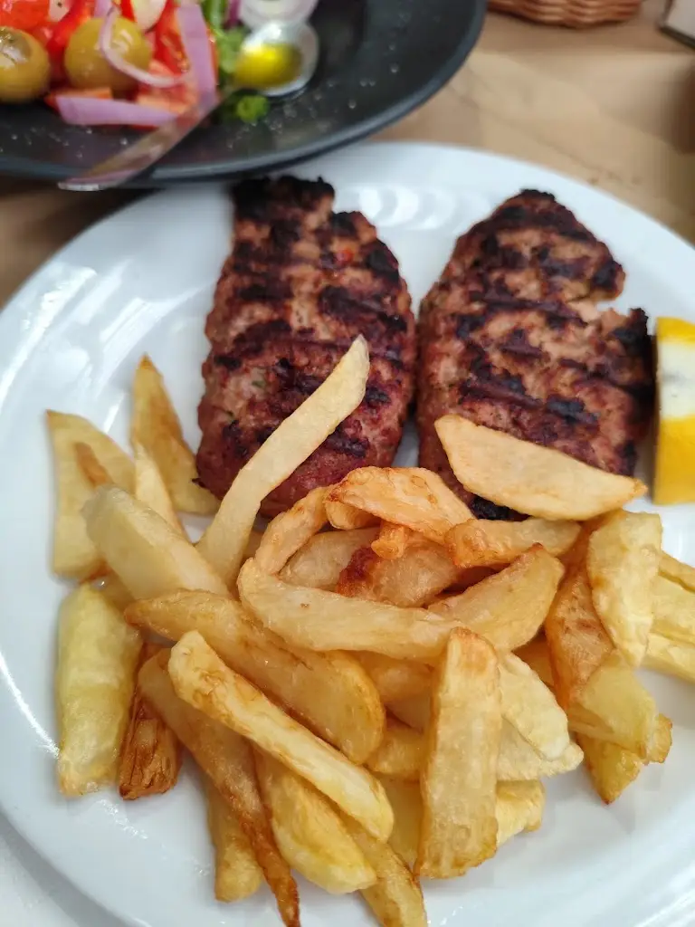 ΜΑΥΡΟΣ ΓΑΤΟΣ_Erythrés_slider_image_3