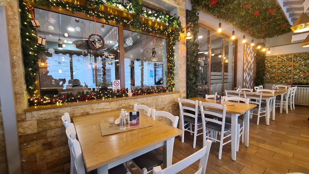 Όπως Παλιά Λαδόκολλα Restaurant in Síndos