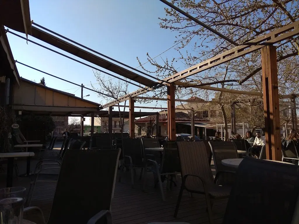 Leo nidas_Καφενείο-ουζερί Ποντίκης_Erythrés_Bewertung