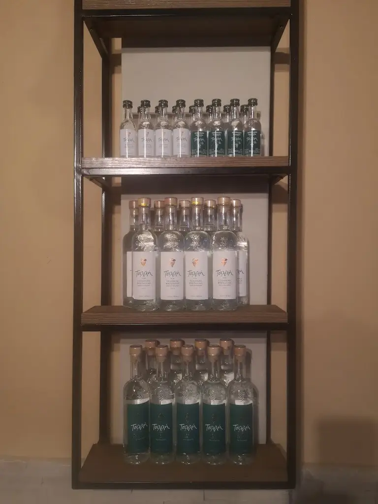 Καφενείο-ουζερί Ποντίκης_Erythrés_slider_image_3