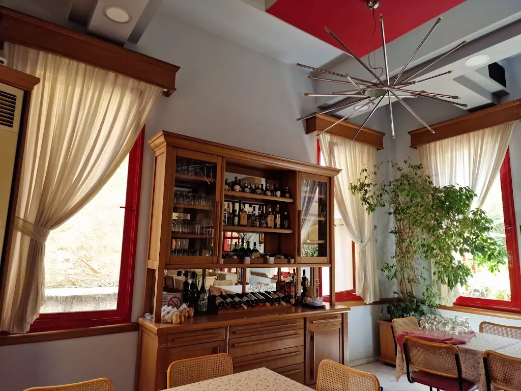 J H_Πιτσαρία Παναγιώτης_Síndos_review