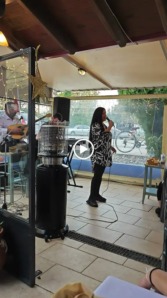 Μπακαλιαράκια Στις Γραμμές Της Σίνδου_Síndos_slider_image_2