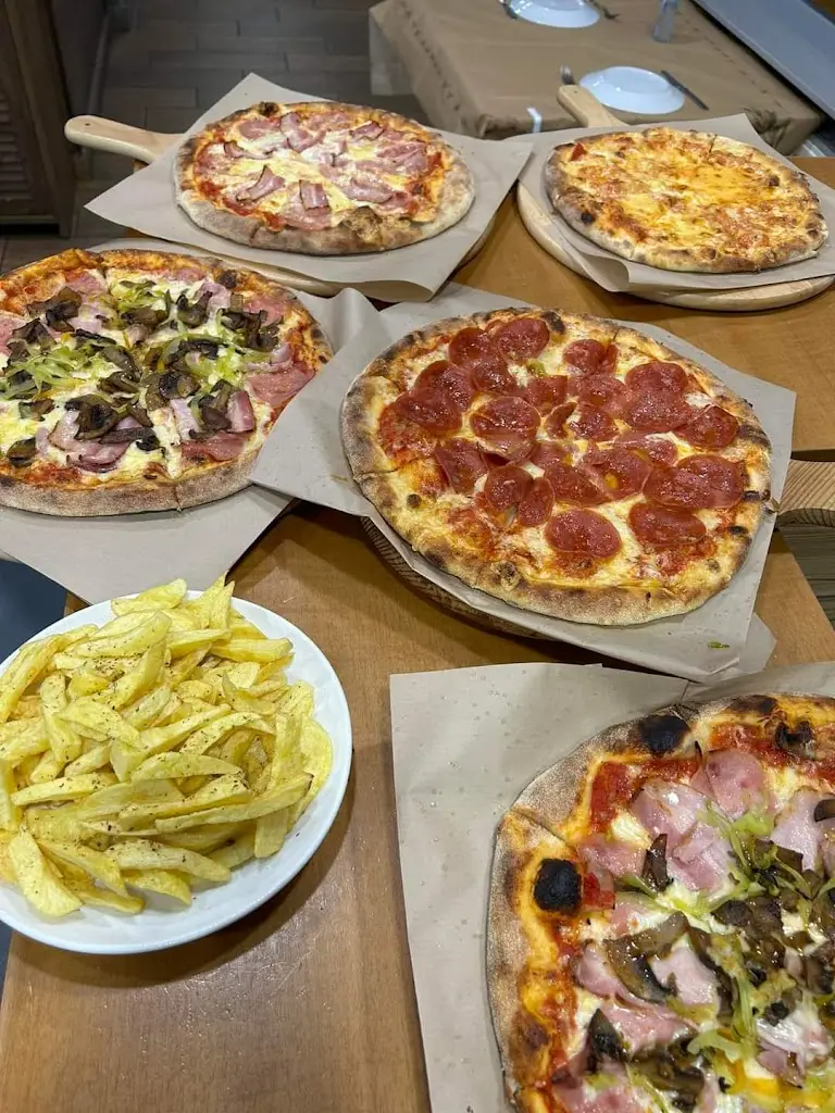 Pizza Family_Síndos_slider_image_2