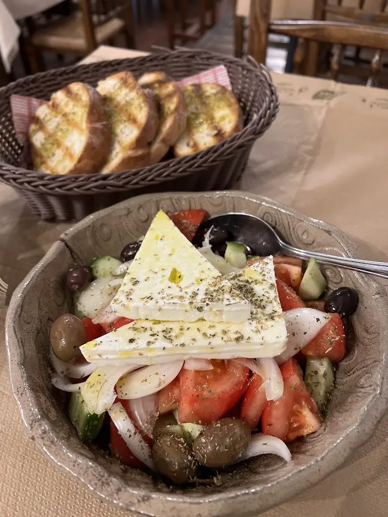 Charli Bobolici_Sympósion_Stavrós_Bewertung