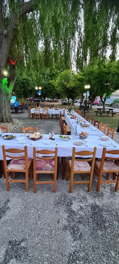Gyrophōliá Restaurant in Stathmós Mourión