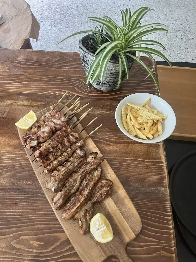 ‘’Μπέλλες’’_Stathmós Mourión_slider_image_3