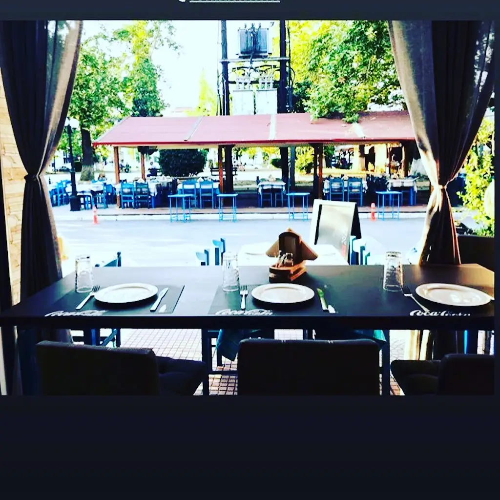 ΤΟ ΤΣΙΠΟΥΡΑΔΙΚΟ ΤΗΣ ΠΛΑΤΕΙΑΣ Restaurant in Skýdra