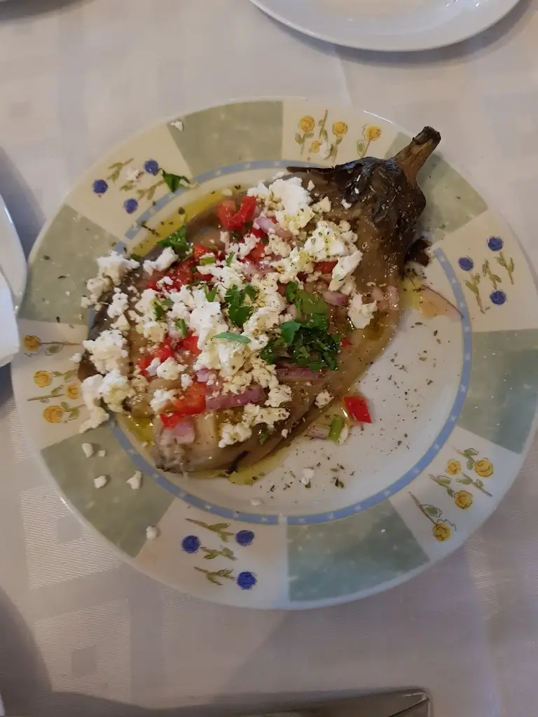 FANI KOMSELI_Díporto_Skýdra_review