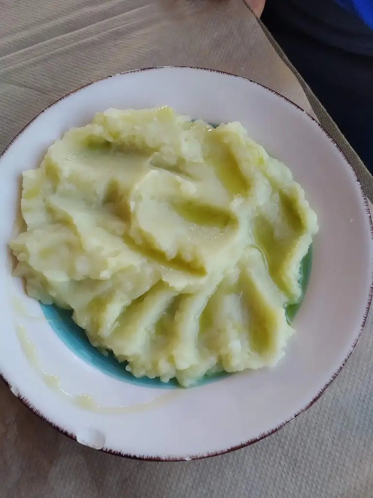 Afxentios Roussakis_Díporto_Skýdra_review