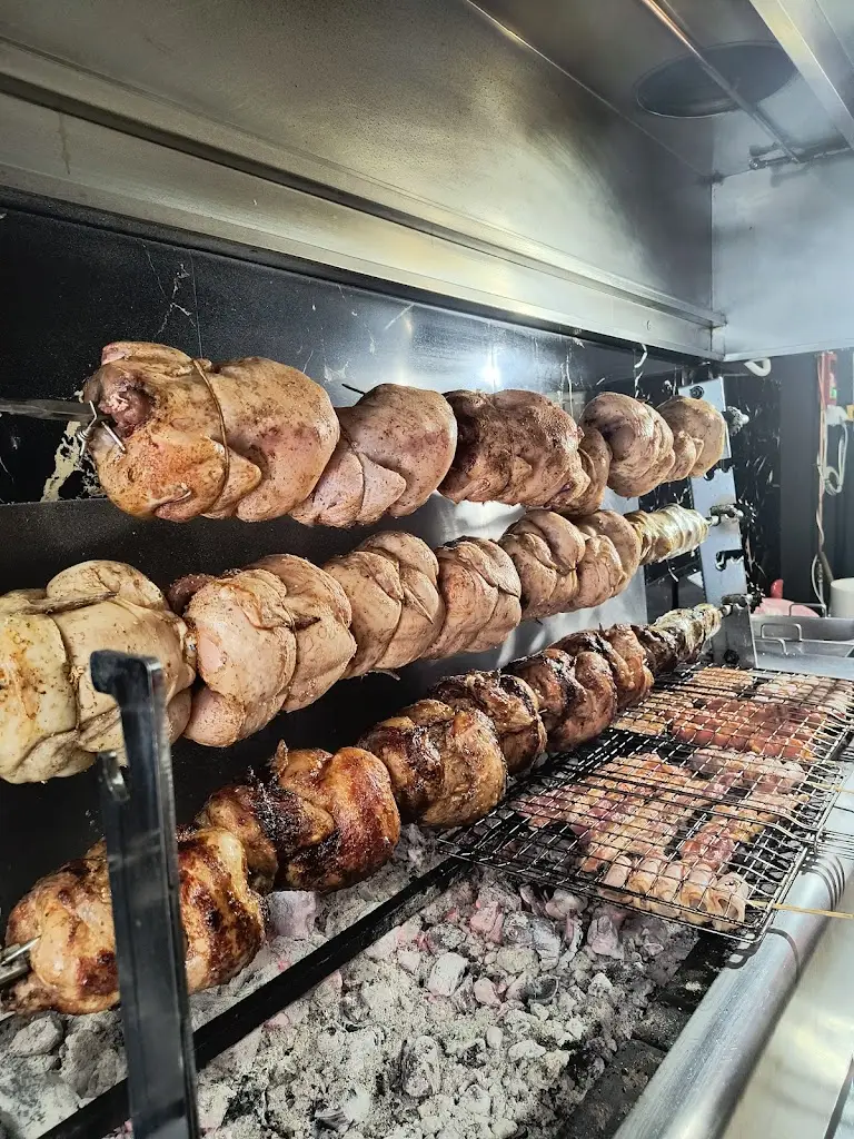 Το Κοτοπουλάκι restaurant à Skýdra