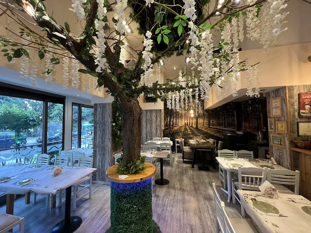 Anton Radulescu_Μεζεδοπωλείο στο δέντρο_Stavroúpoli_Bewertung