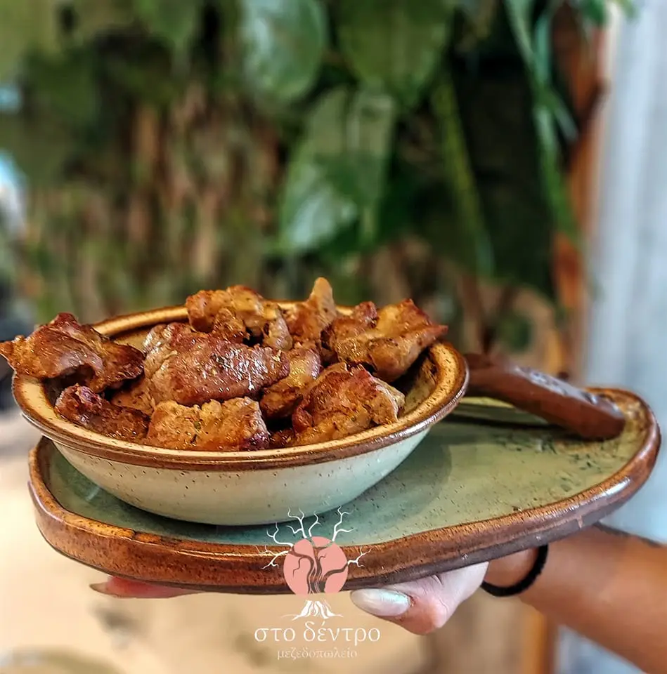 Μεζεδοπωλείο στο δέντρο_Stavroúpoli_slider_image_3