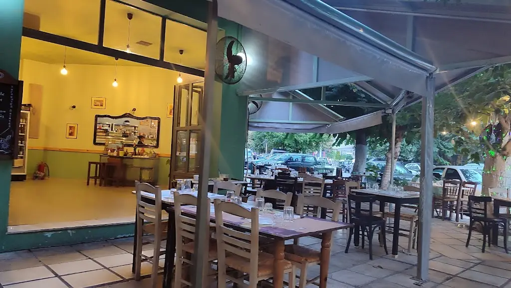 Καφενείο "Η Γωνία" restaurant in Stavroúpoli