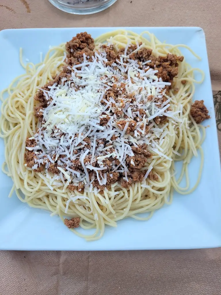 Ivana Ivkovic_Tavérna_Stratónion_avis