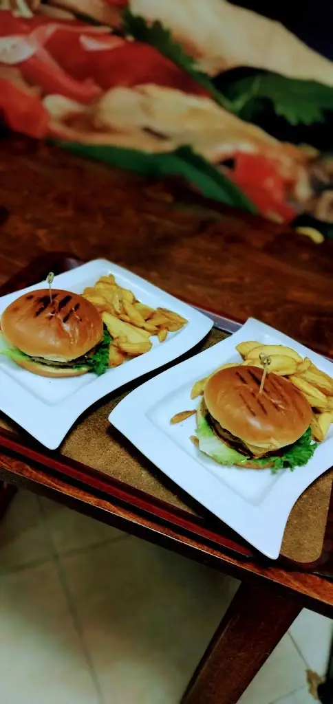 Menü_Pizza&Meat Americano_Stratónion_Bild_4