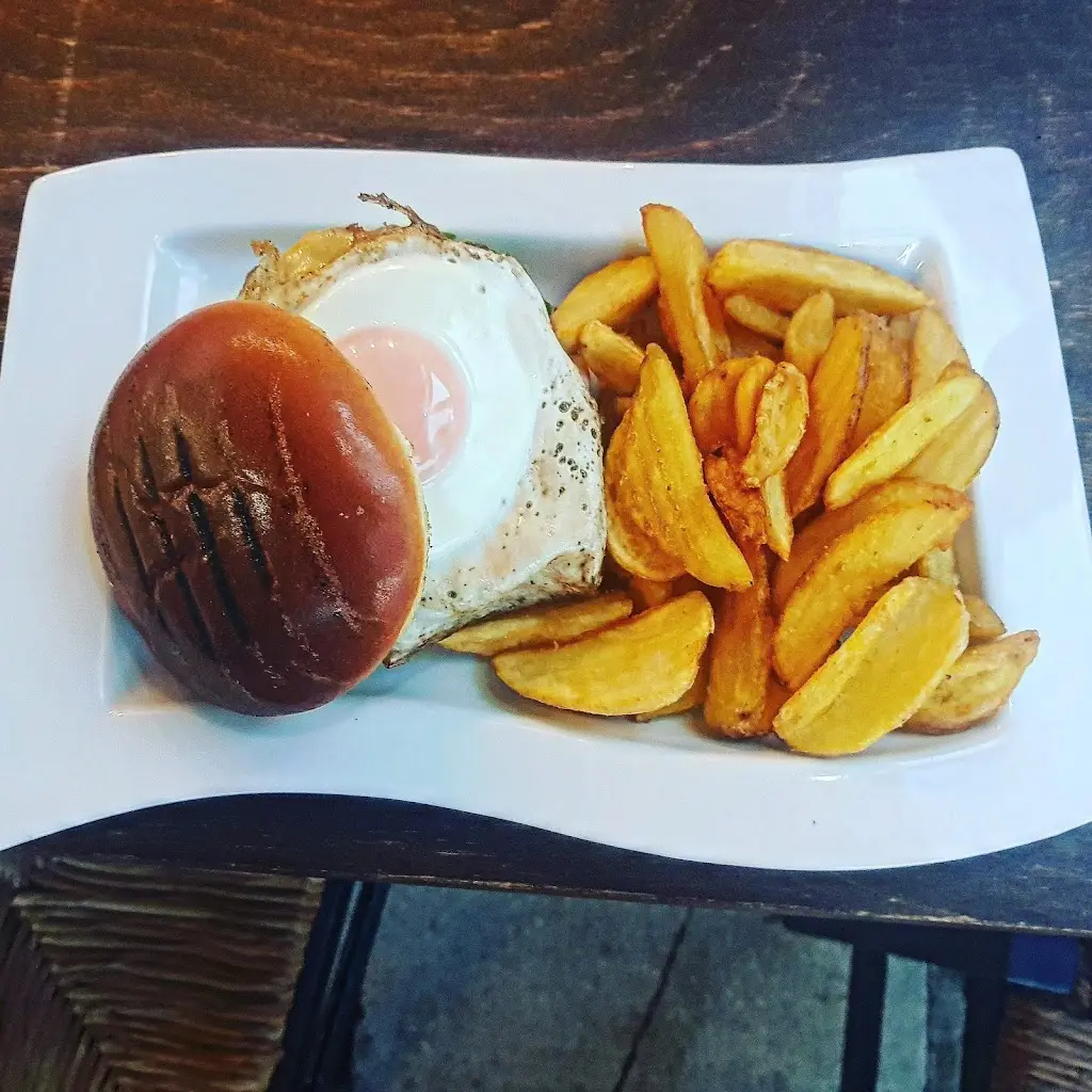 Menü_Pizza&Meat Americano_Stratónion_Bild_6