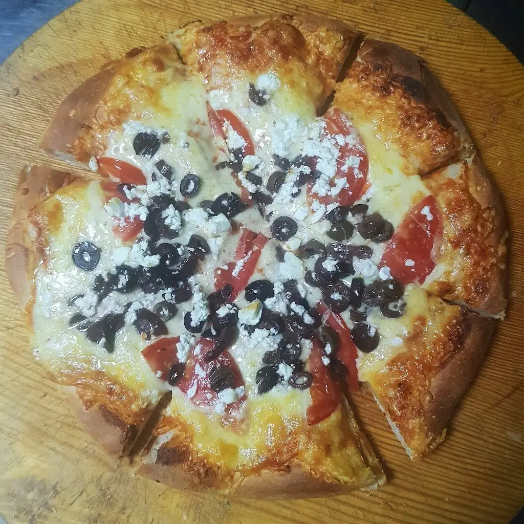 Menü_Pizza&Meat Americano_Stratónion_Bild_8