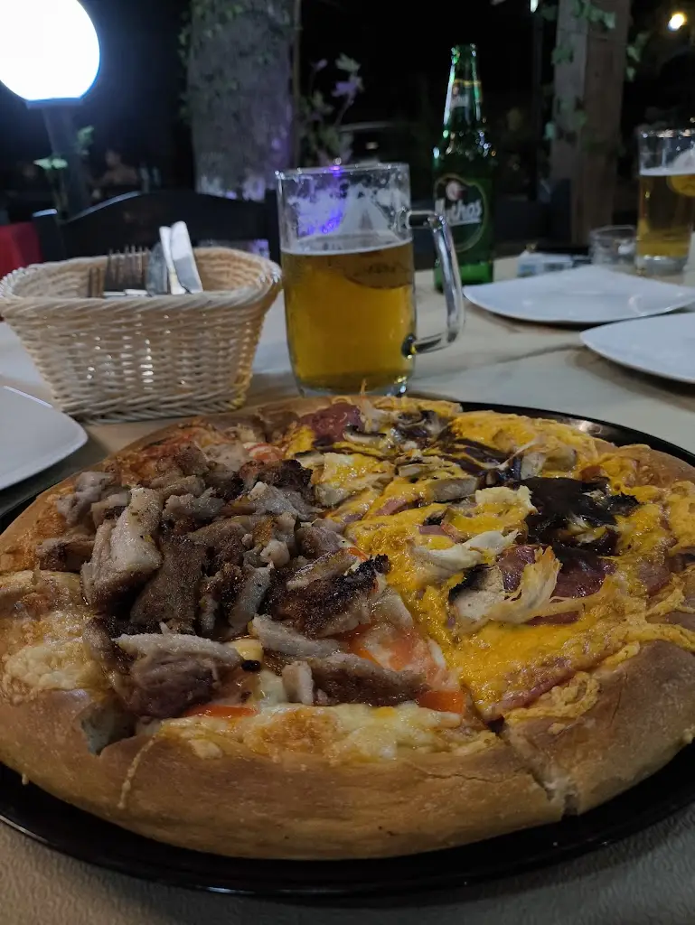 Pizza&Meat Americano_Stratónion_slider_image_3