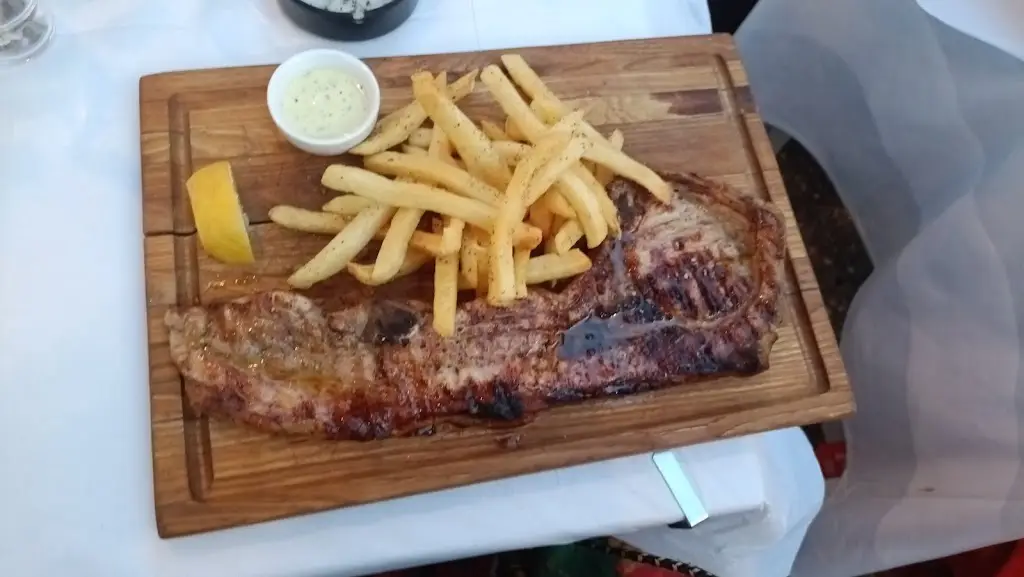 Livia Giorgiana_Το ρεστοράν_Tríkala_recensione