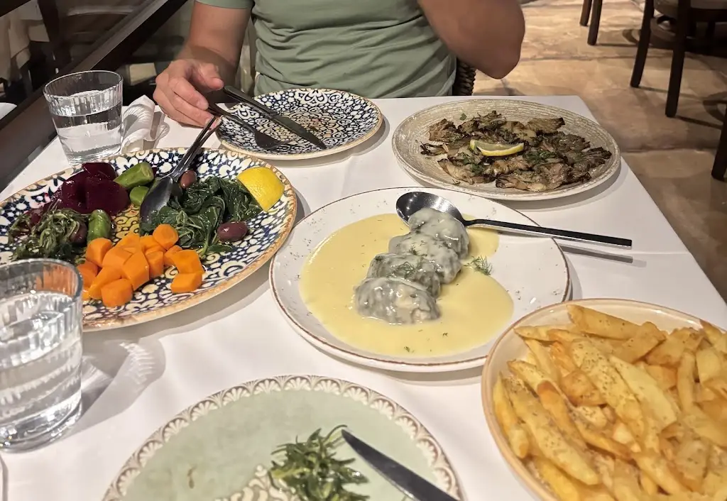 Gerwin_Taverna To Chani_Tríkala_review