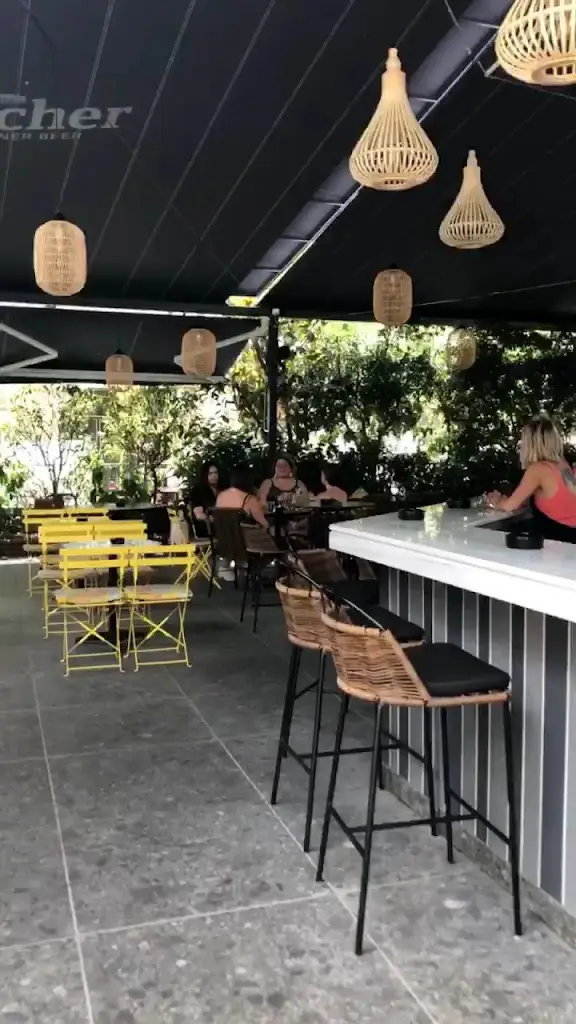 Ivy_Tríkala_slider_image_2