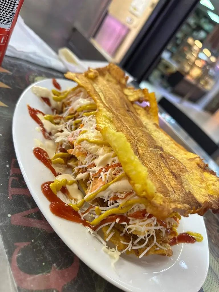 Σπύρος Σπετσιώτης_GARFIELD BURGER HOUSE_Elefsína_review