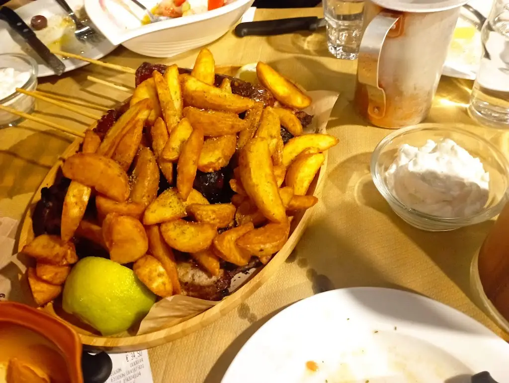 Της Κακομοίρας Restaurant in Tríkala