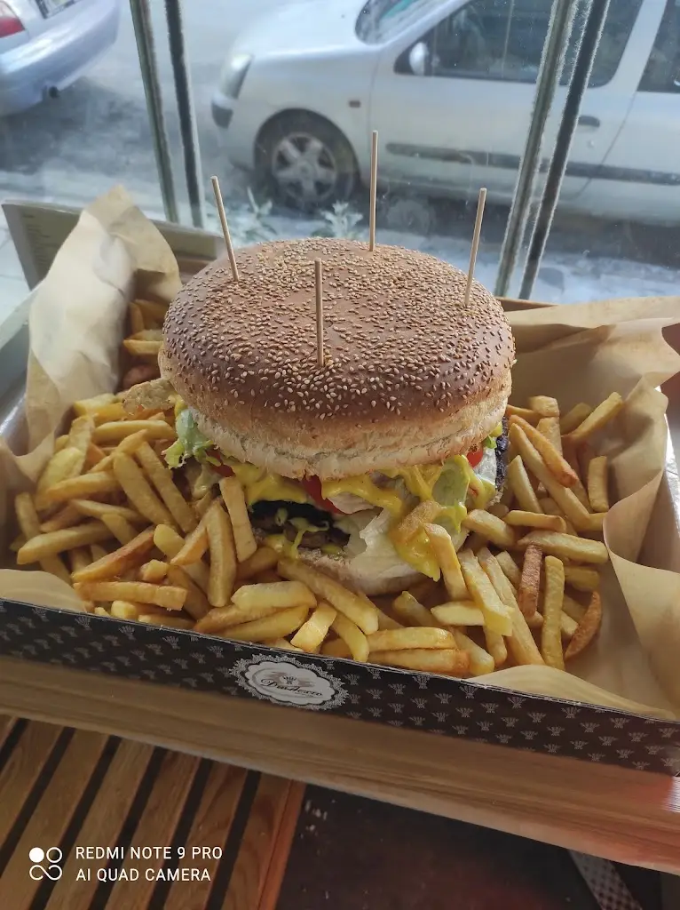 Live in Kitchen_Tríkala_slider_image_2