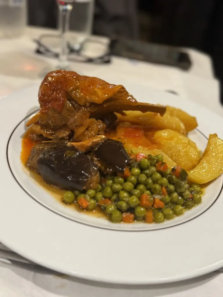 KERI MACDONALD_Restaurant Meteora Gkertsou Family_Kalampáka_Bewertung