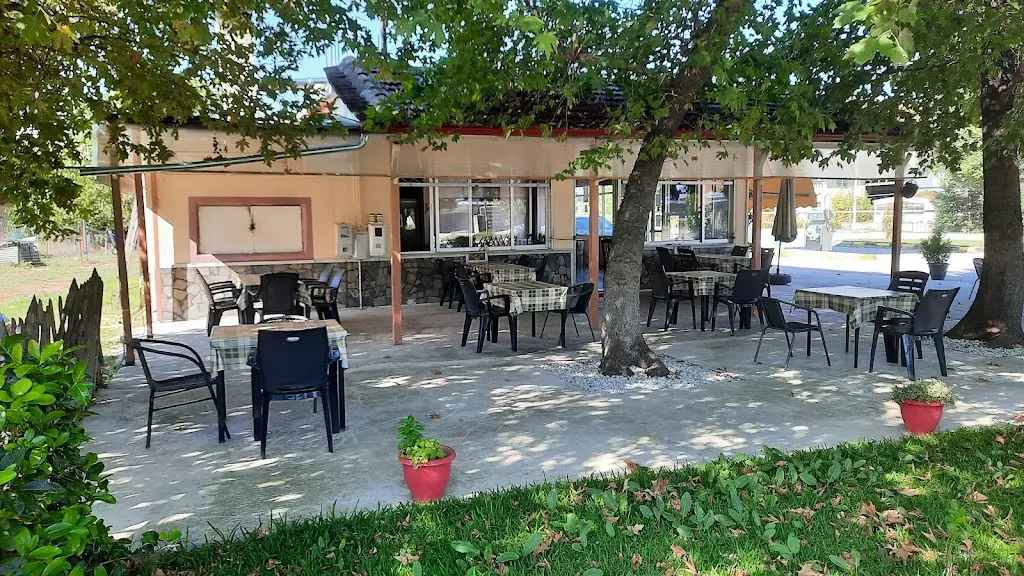 Καφέ - Ουζερί - Ψησταριά 