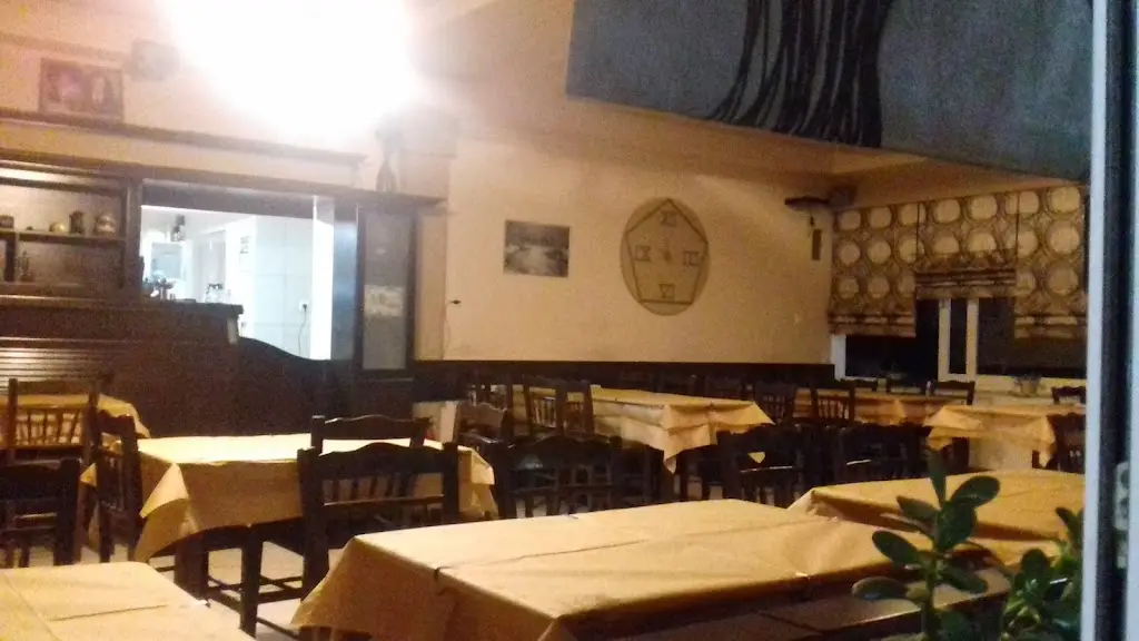 Pentágōno Restaurant in Oichalía